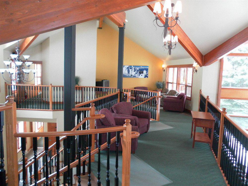 The Pinnacle Lodge Sun Peaks Exteriör bild