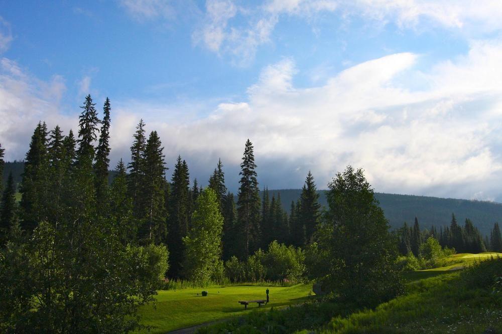 The Pinnacle Lodge Sun Peaks Exteriör bild