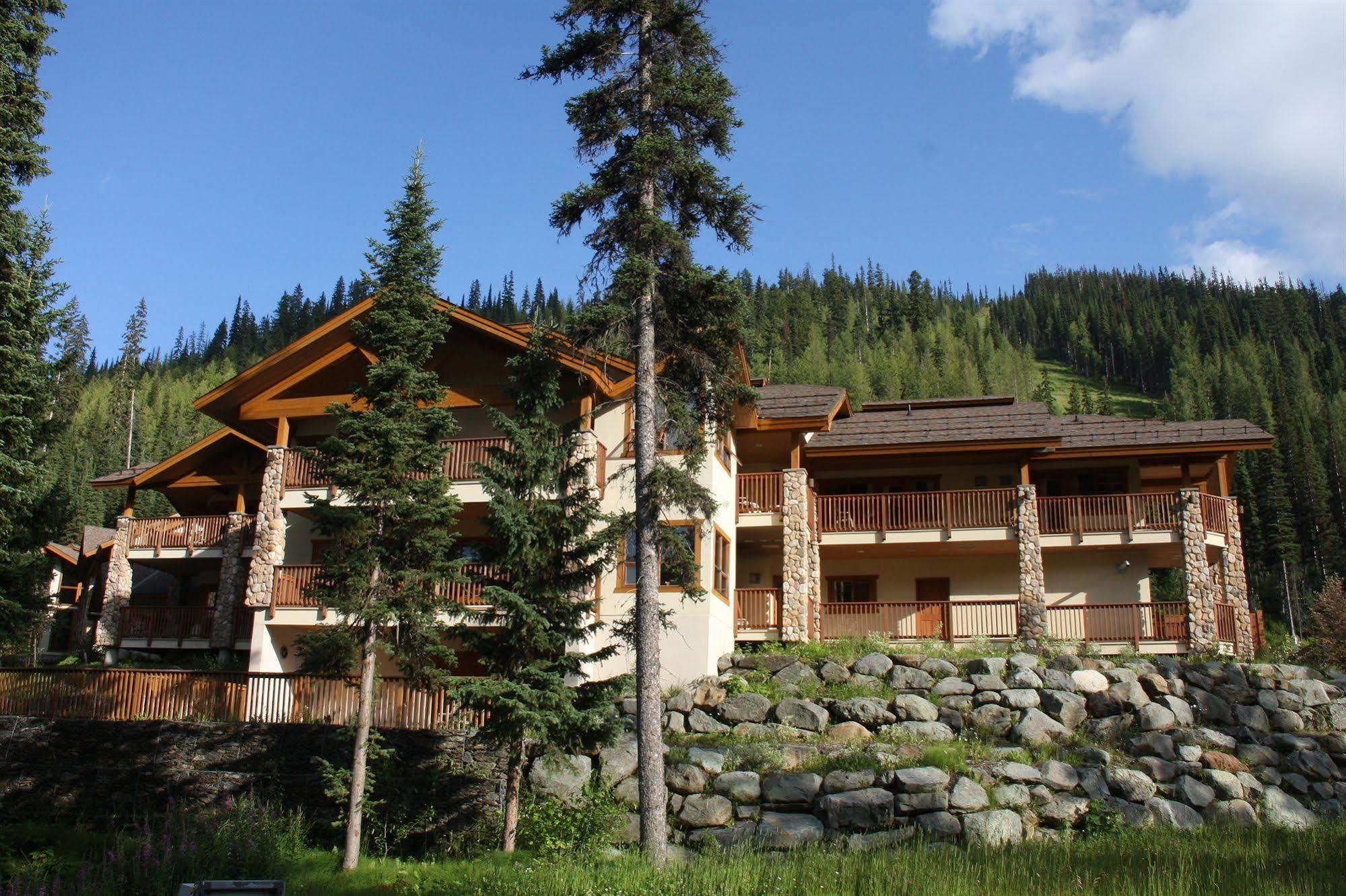 The Pinnacle Lodge Sun Peaks Exteriör bild
