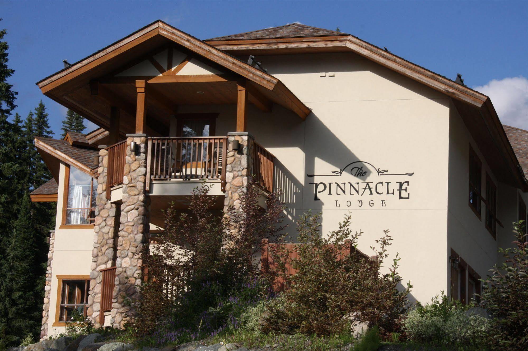 The Pinnacle Lodge Sun Peaks Exteriör bild