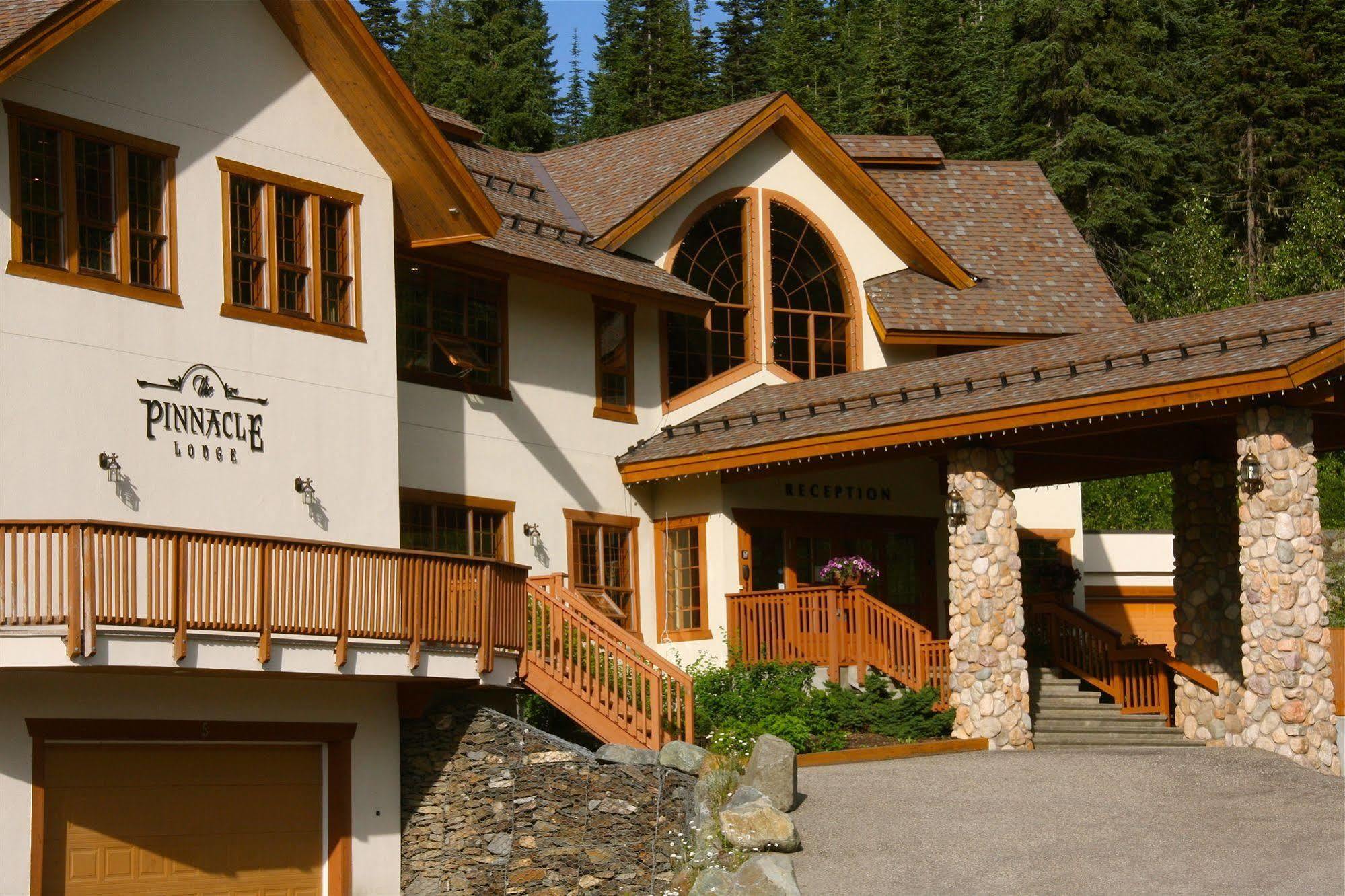 The Pinnacle Lodge Sun Peaks Exteriör bild