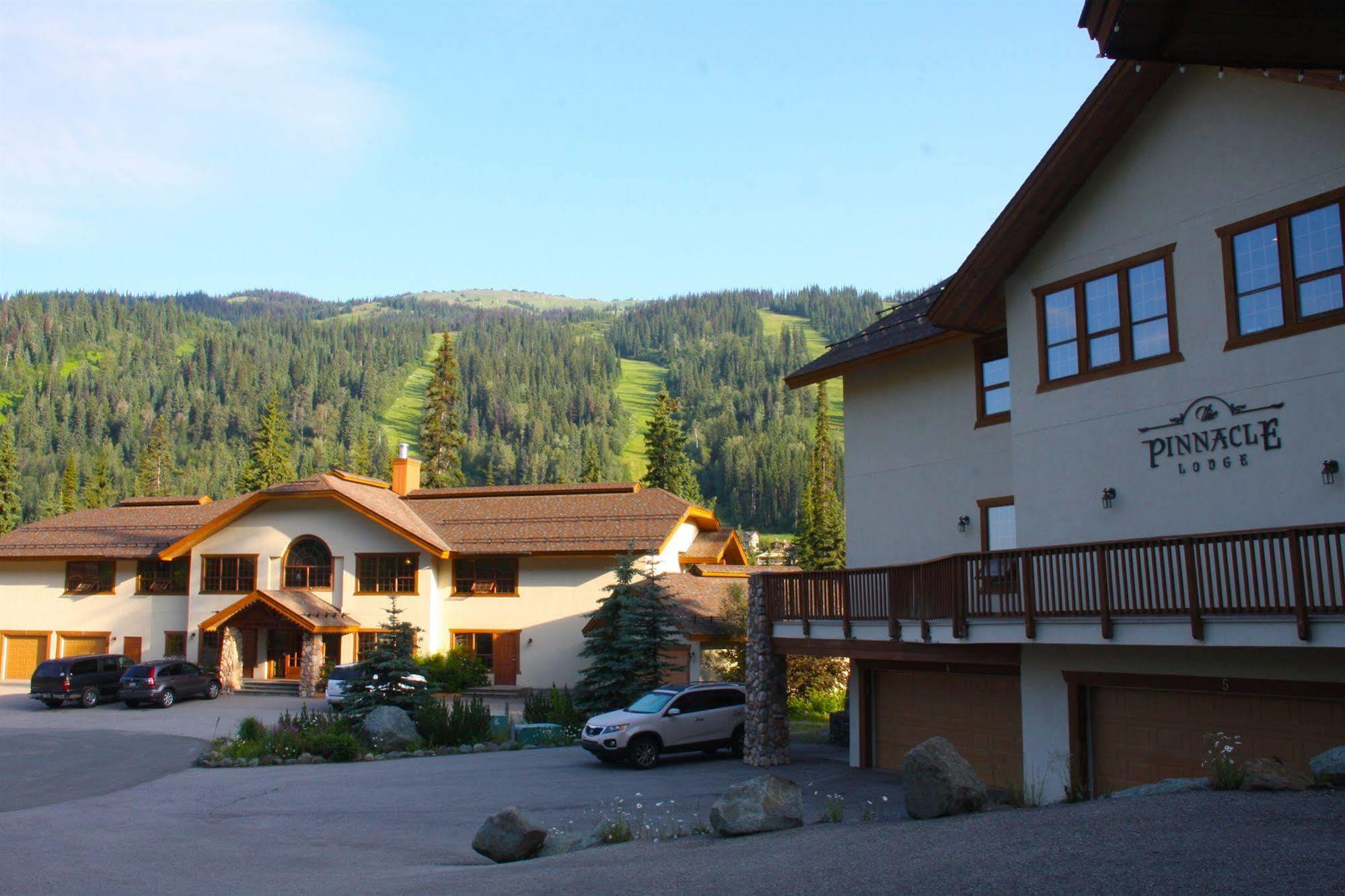 The Pinnacle Lodge Sun Peaks Exteriör bild