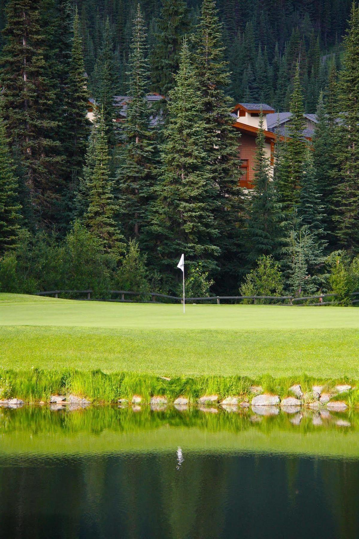 The Pinnacle Lodge Sun Peaks Exteriör bild
